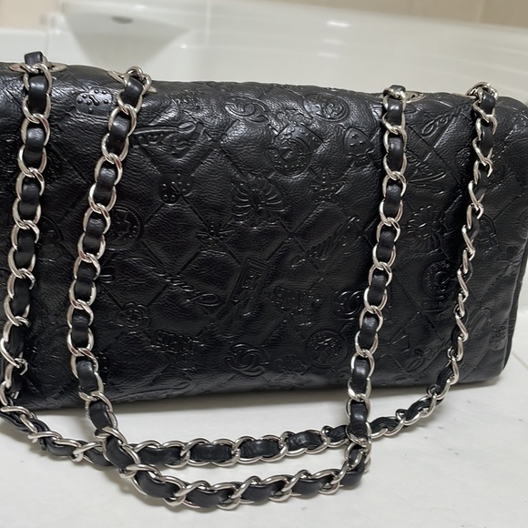 Chanel Black Lucky Charm Embossed Leather CC Flap Bag - Picture 6 of 11